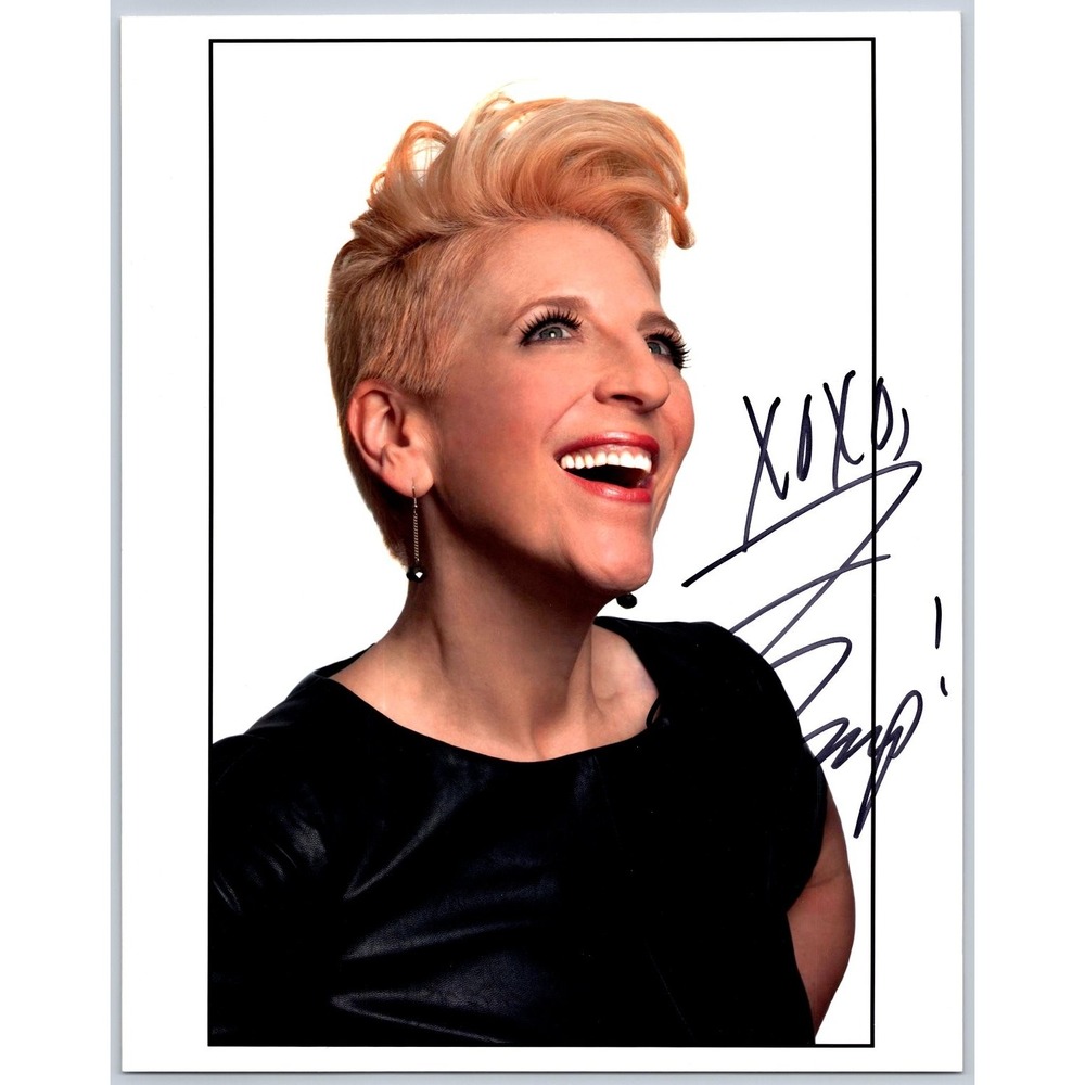 Lisa Lampanelli Autograph Photo Signed Comedian XOXO 8x10 Celebrity Memorabilia